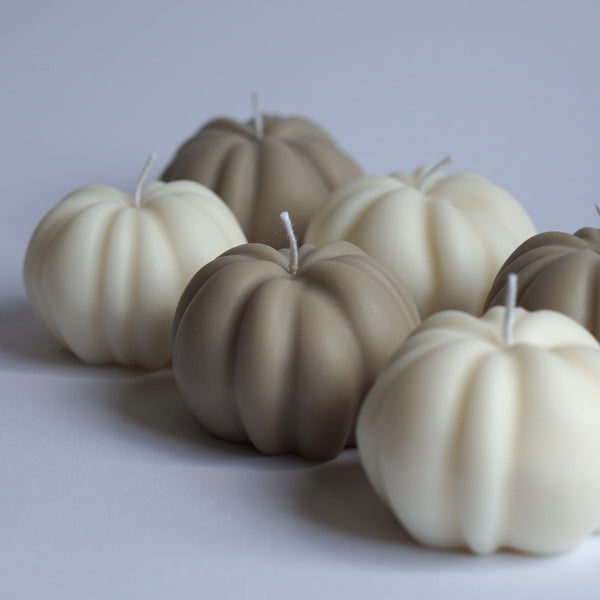 Handmade candle pumpkin medium size