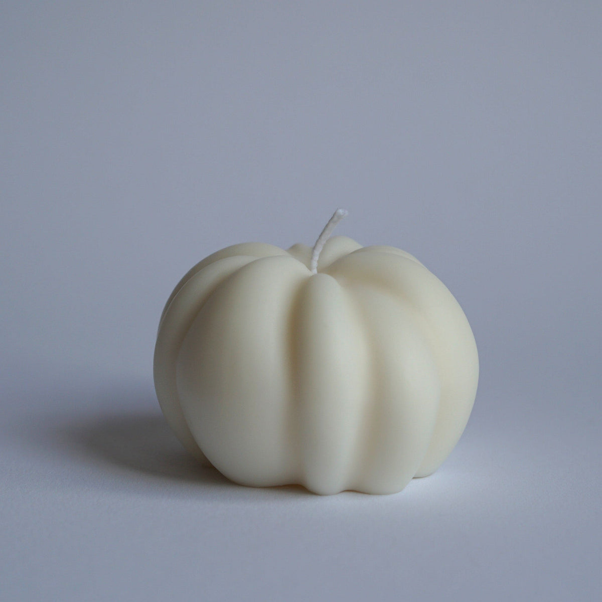 Handmade candle pumpkin medium size