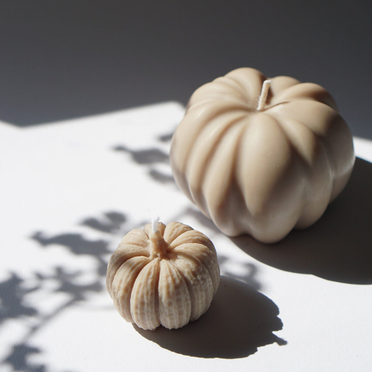 Handmade candle pumpkin medium size