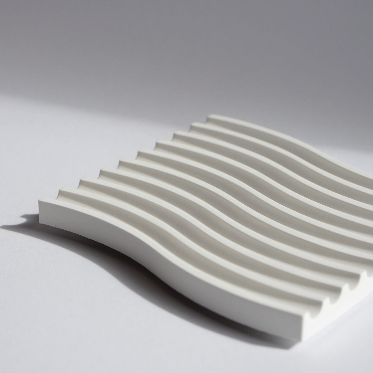 Handmade Tray Waves by Inuti