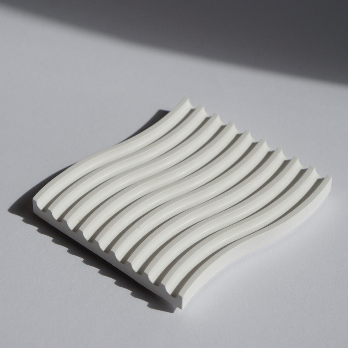 Handmade Tray Waves by Inuti