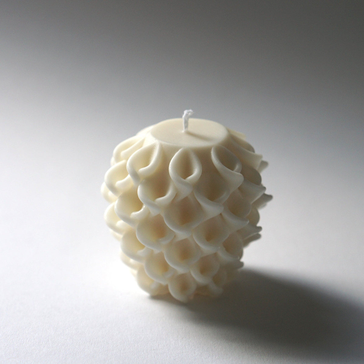 Handgefertigte Design-Kerze 3D-Wellenmuster vegan ohne Duft