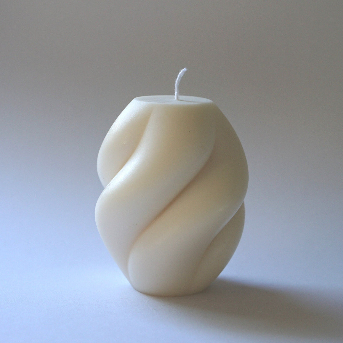 Handmade Curved Candle Inuti