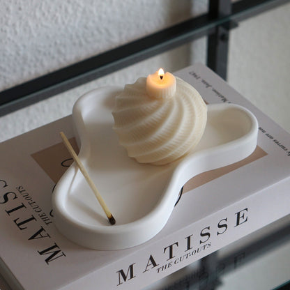 Bougie design faite main boule de sapin de Noël