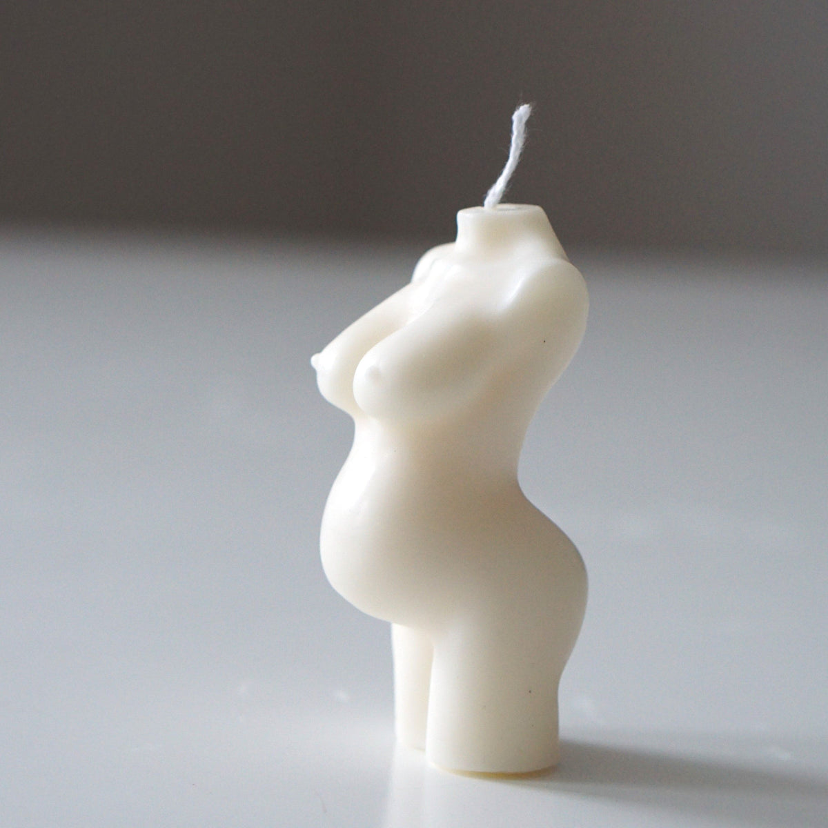 Bougie artisanale femme enceinte par Inuti