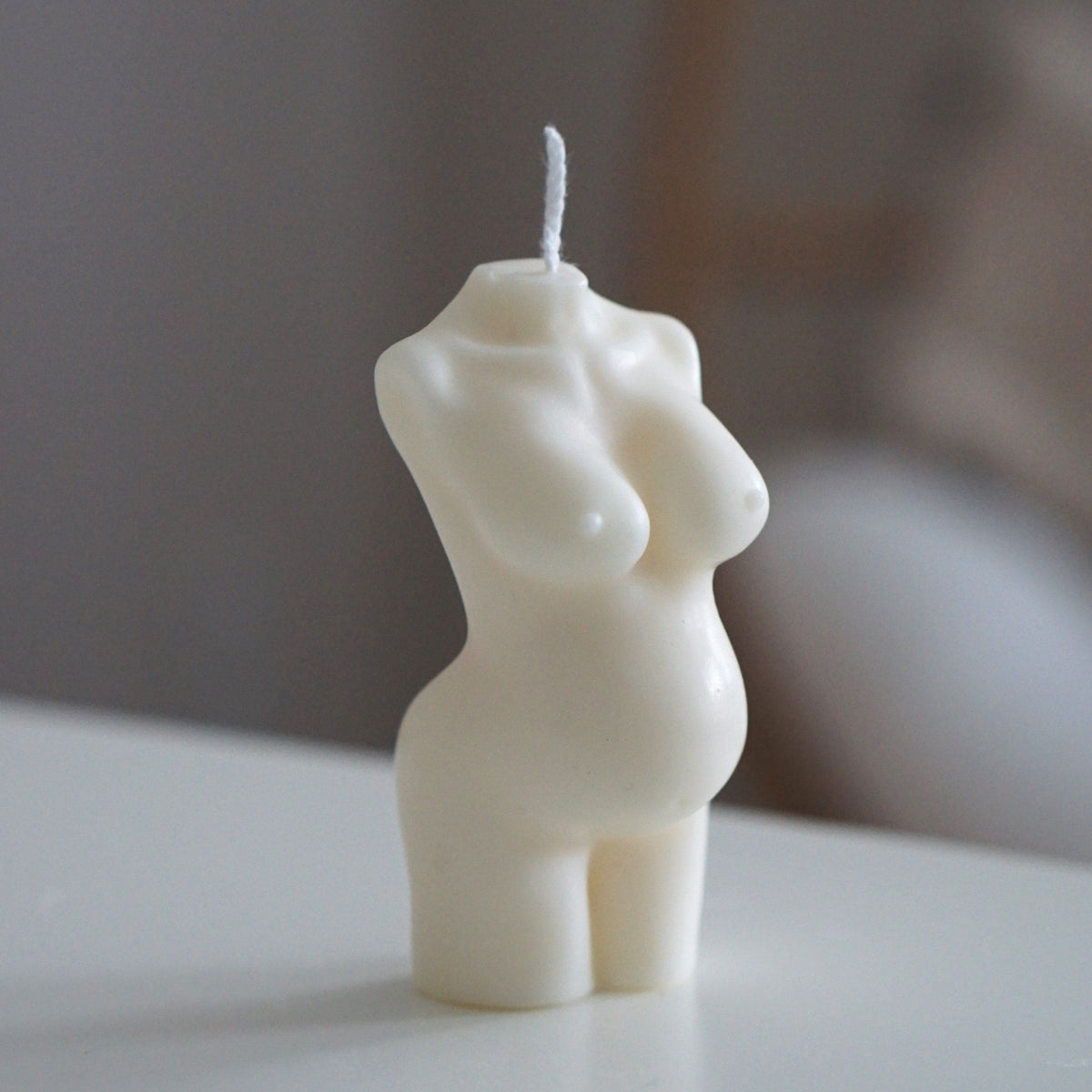 Bougie artisanale femme enceinte par Inuti