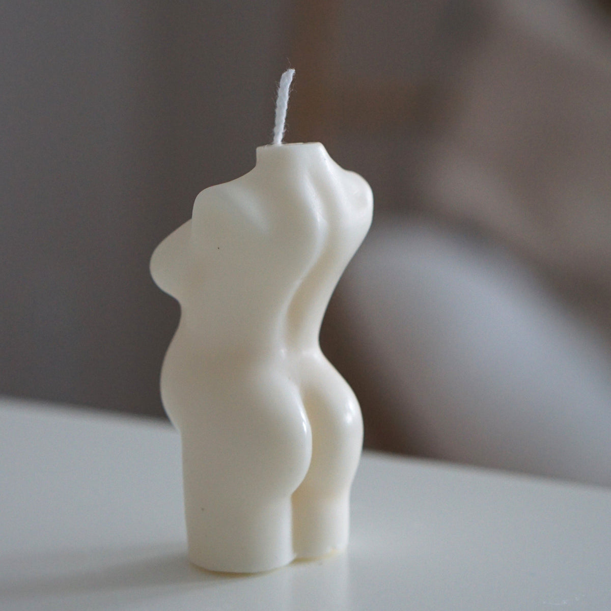 Bougie artisanale femme enceinte par Inuti