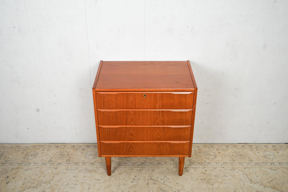 Commode à tiroirs vintage en teck marron danois