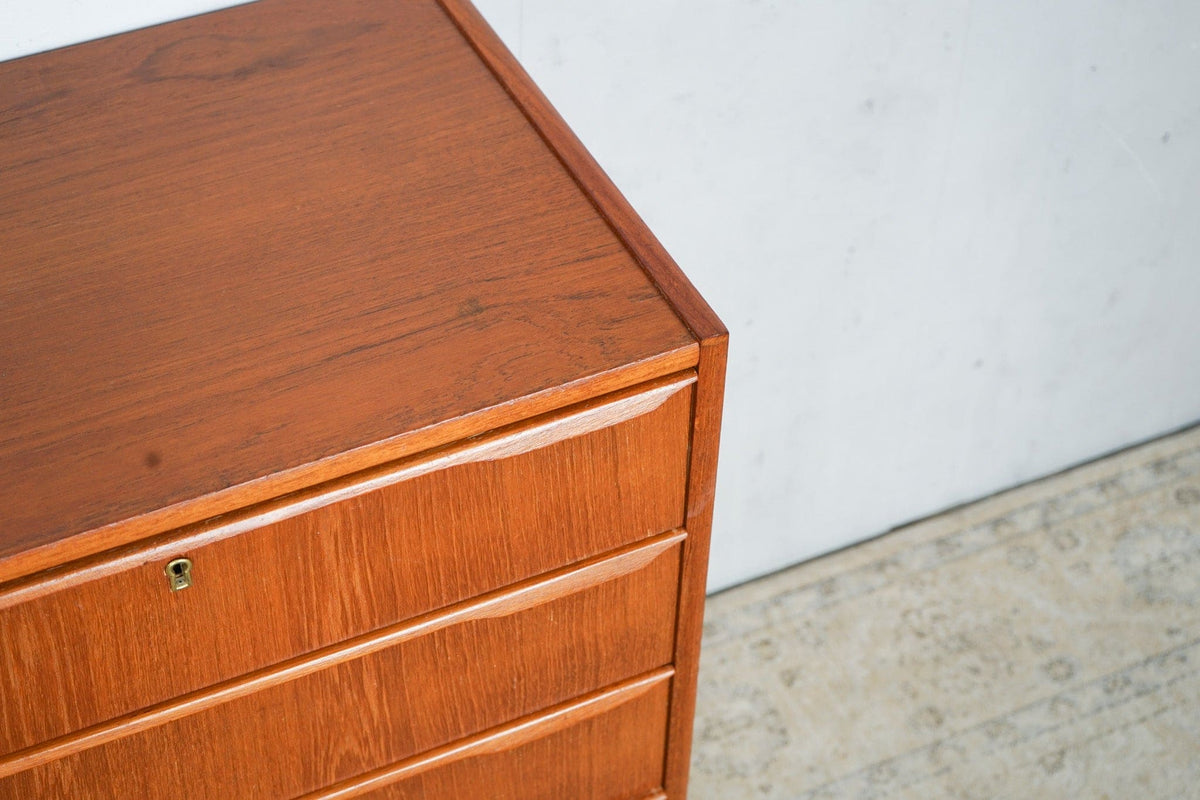 Commode à tiroirs vintage en teck marron danois