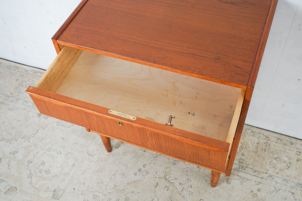 Commode à tiroirs vintage en teck marron danois