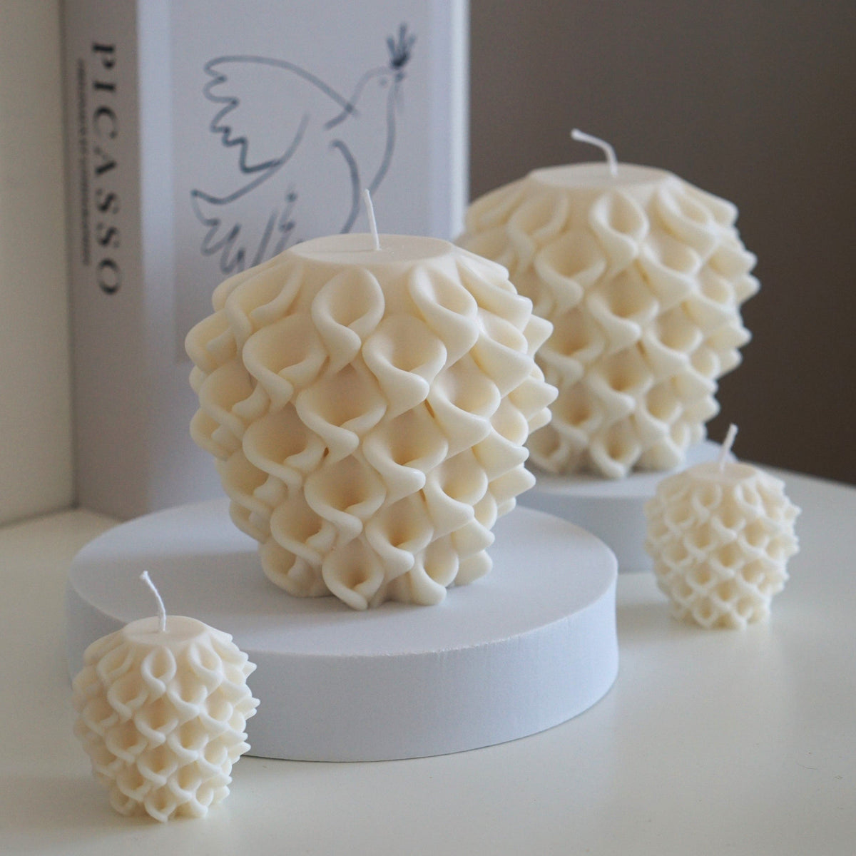 Handgefertigte Design-Kerze 3D-Wellenmuster vegan ohne Duft