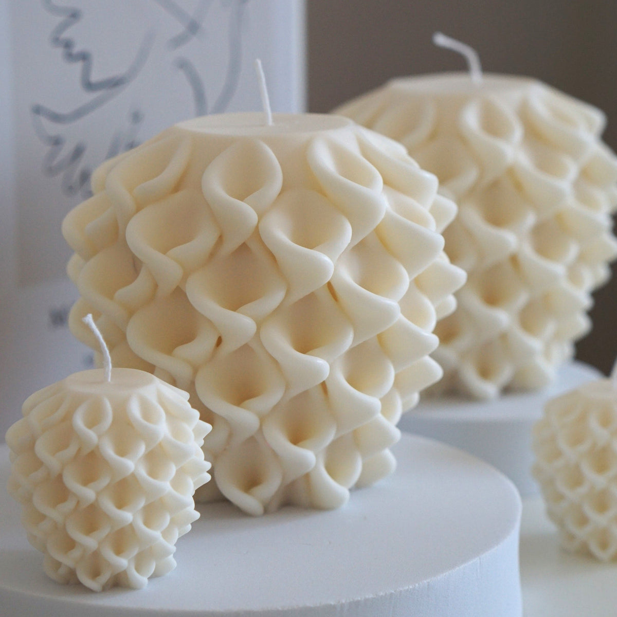 Handgefertigte Design-Kerze 3D-Wellenmuster vegan ohne Duft