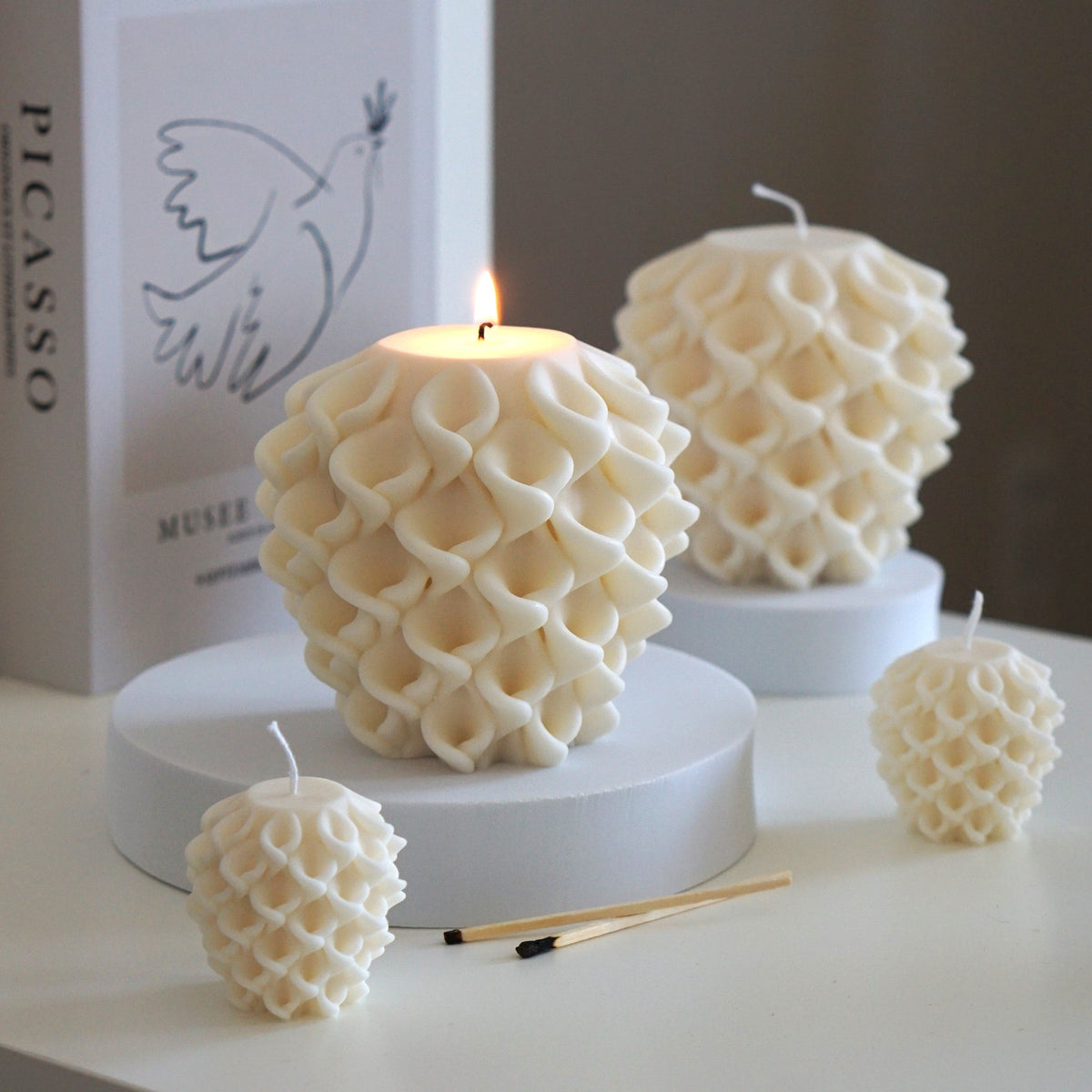 Handgefertigte Design-Kerze 3D-Wellenmuster vegan ohne Duft