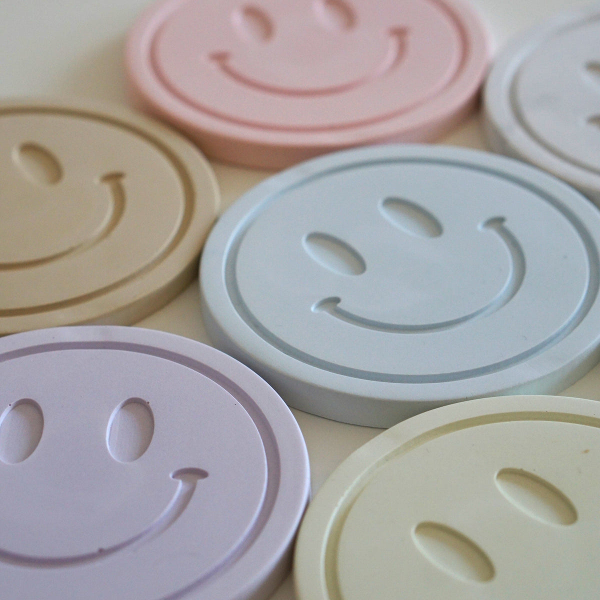 Handmade coaster Happy by Inuti