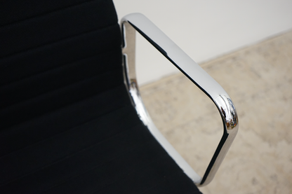 Vintage Konferenzstuhl Vitra EA108 Hopsak Schwarz von Eames