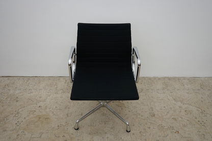 Vintage Konferenzstuhl Vitra EA108 Hopsak Schwarz von Eames