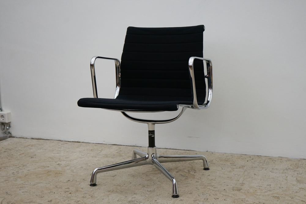 Vintage Konferenzstuhl Vitra EA108 Hopsak Schwarz von Eames