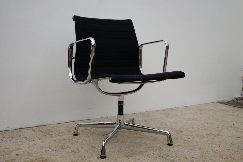 Vintage Konferenzstuhl Vitra EA108 Hopsak Schwarz von Eames