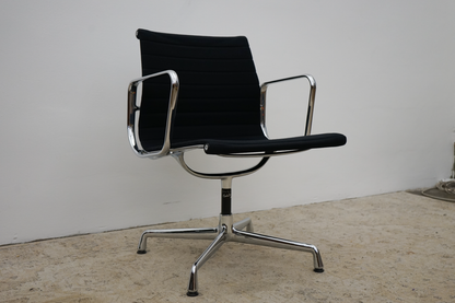 Vintage Konferenzstuhl Vitra EA108 Hopsak Schwarz von Eames