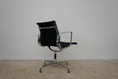 Vintage Konferenzstuhl Vitra EA108 Hopsak Schwarz von Eames