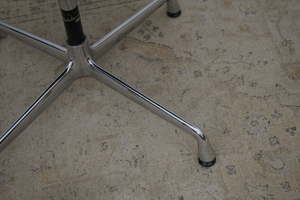 Vintage Konferenzstuhl Vitra EA108 Hopsak Schwarz von Eames
