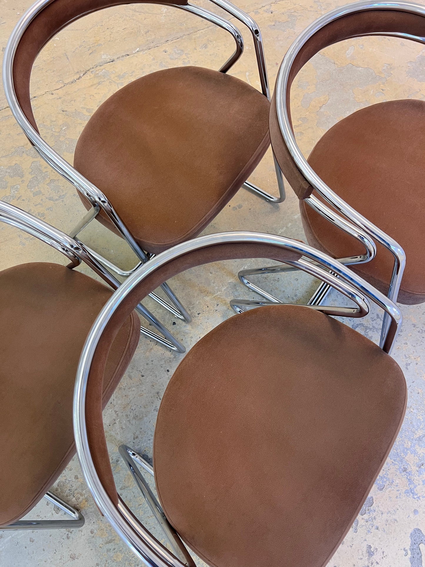 Set von 4 Vintage Polsterstuhl Chrom brauner Veloursbezug italienisch 1970er