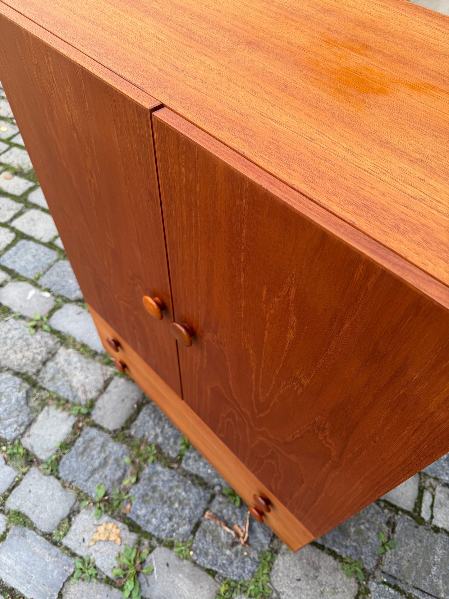 Vintage Kommode Teak mit runden Griffen aus Dänemark