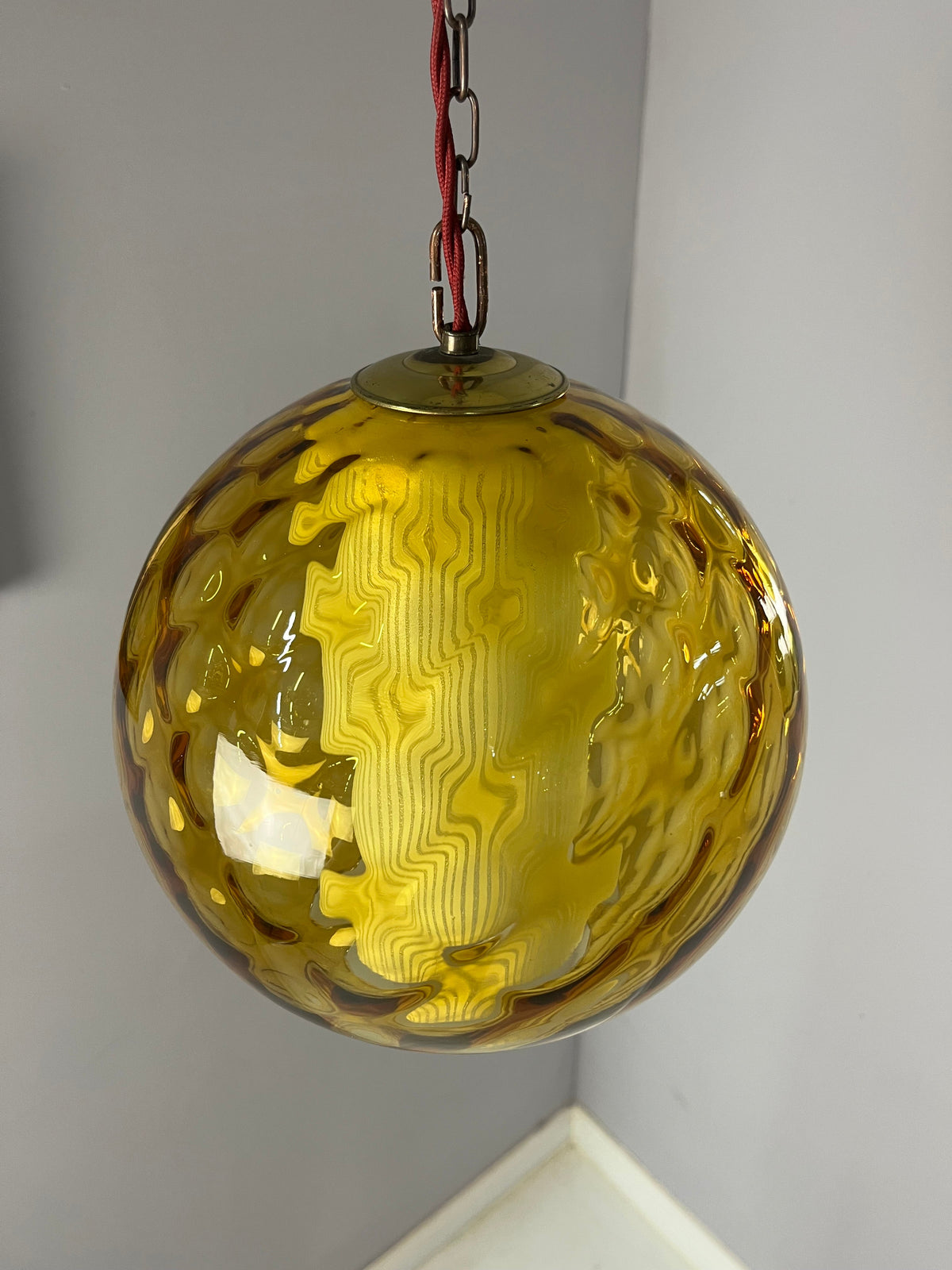 Kugellampe gelb Glas mit Kette aus Dänemark