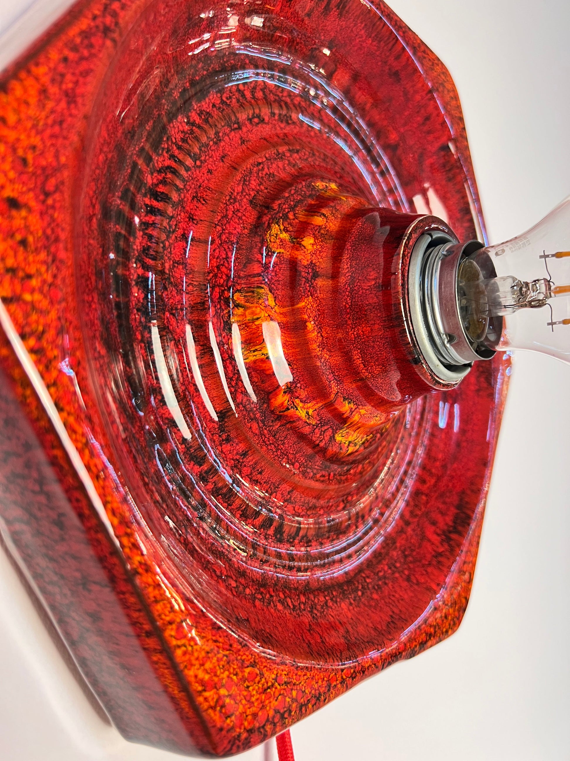 Vintage Wandlampe von Hustadt Leuchten, rote Keramik in Hexagon-Form