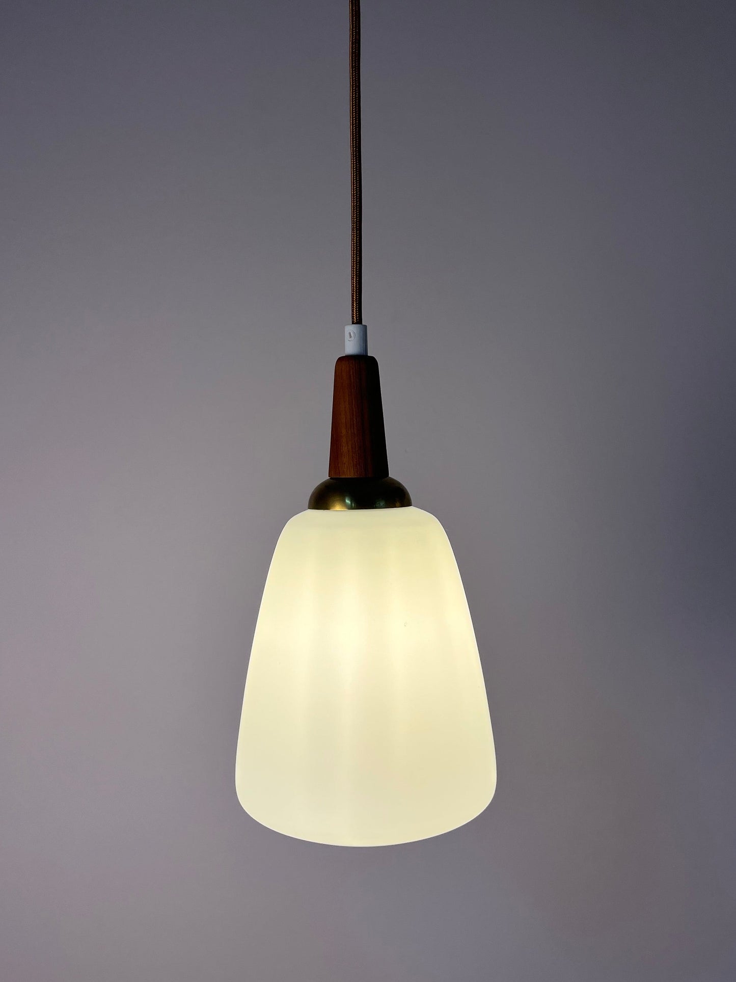 Vintage Hängelampe Opalglas mit Teak und Messing aus Dänemark