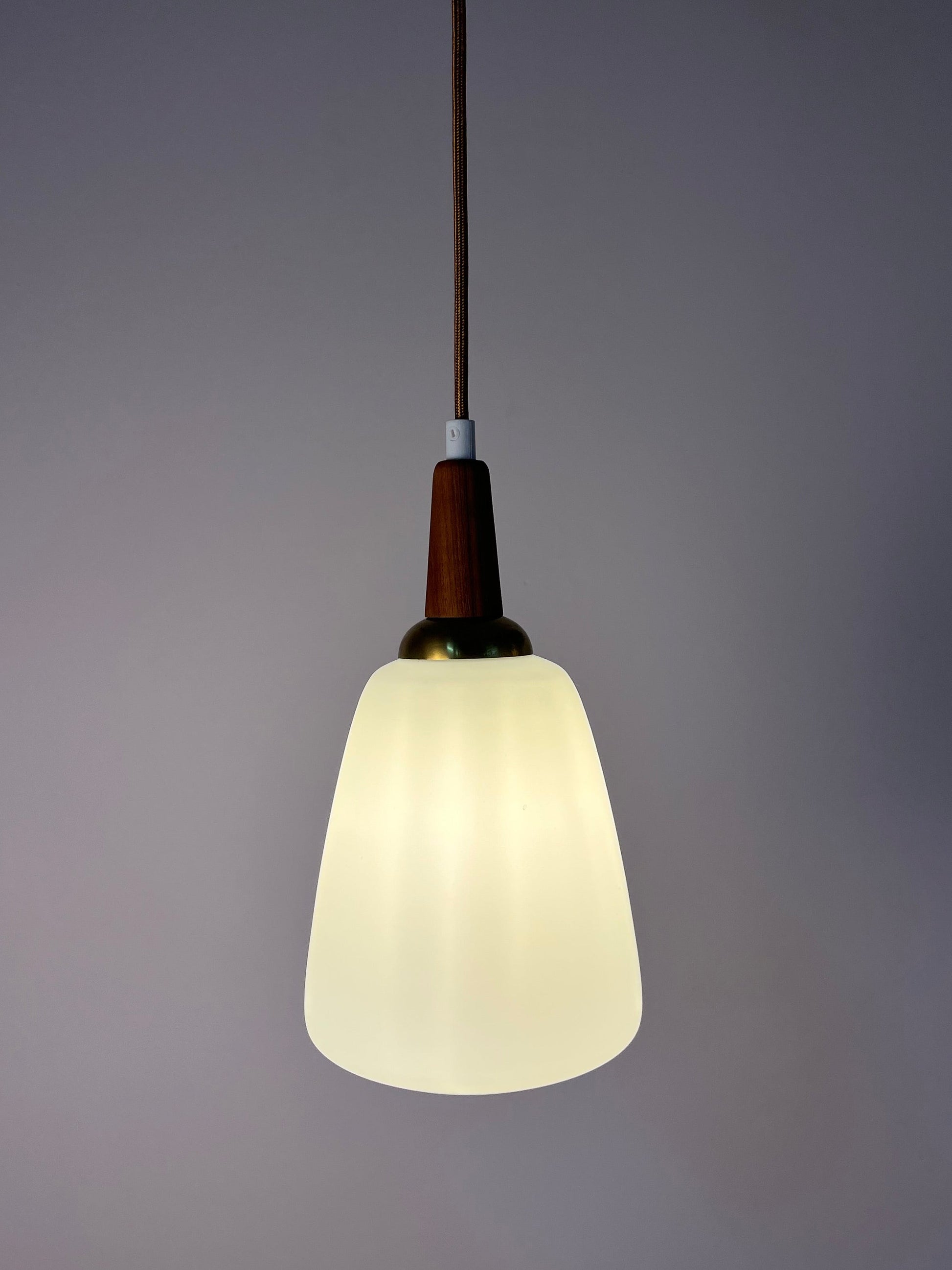 Vintage Hängelampe Opalglas mit Teak und Messing aus Dänemark