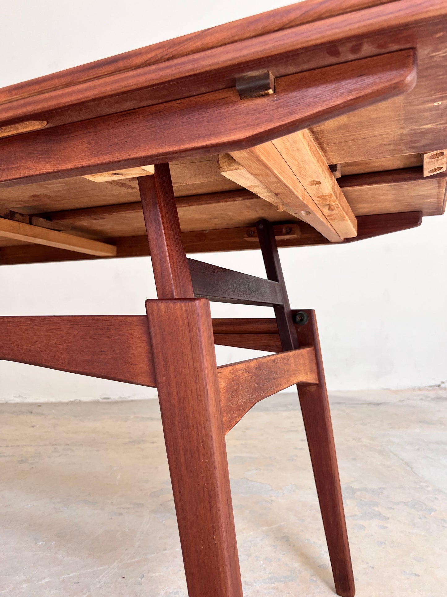 Vintage höhenverstellbarer Couchtisch Teak mit Auszügen aus Dänemark