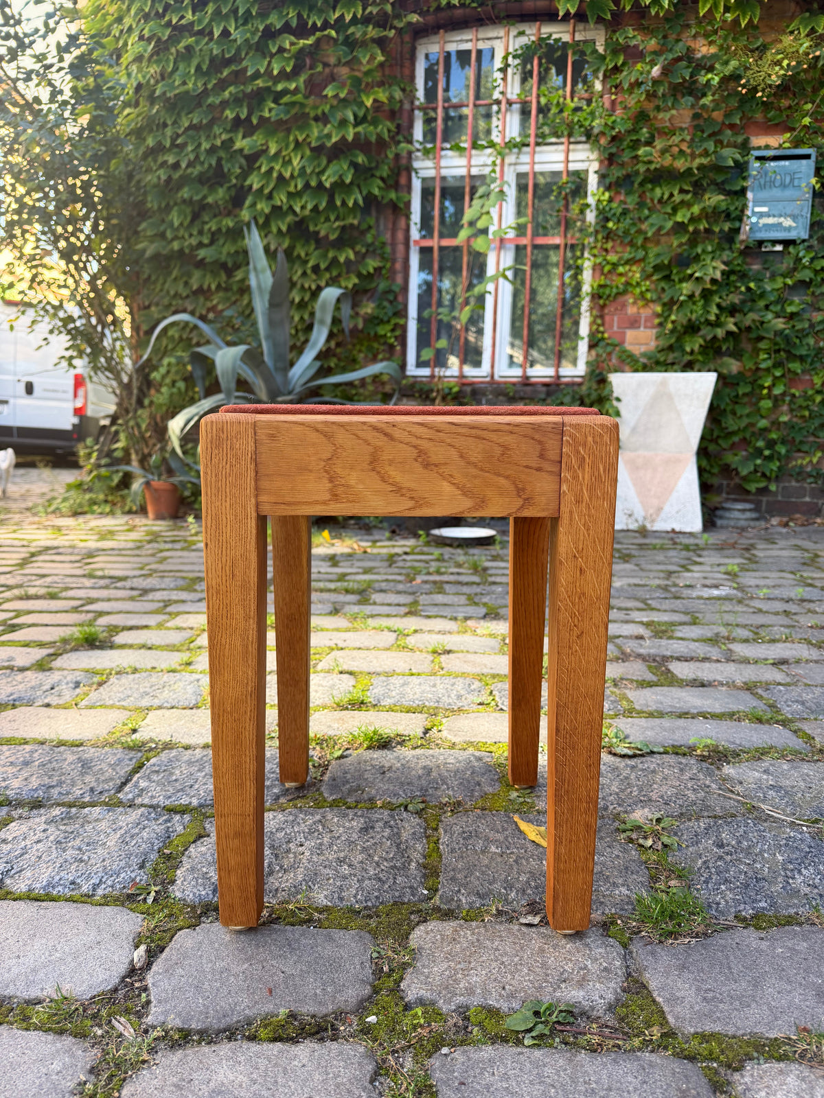 Hocker Eiche mit roter Sitzfläche, Dänemark
