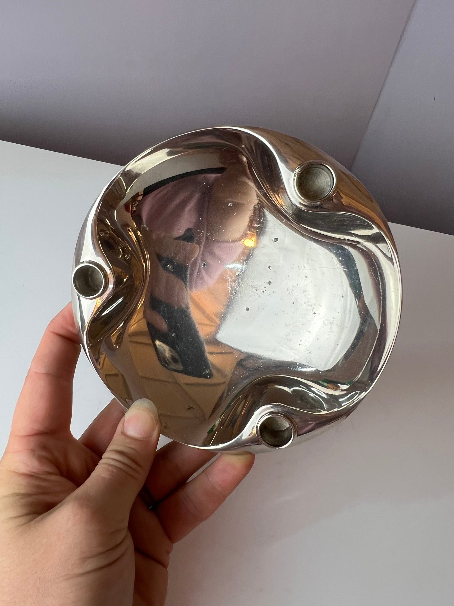 Ashtray made of fabric and nail