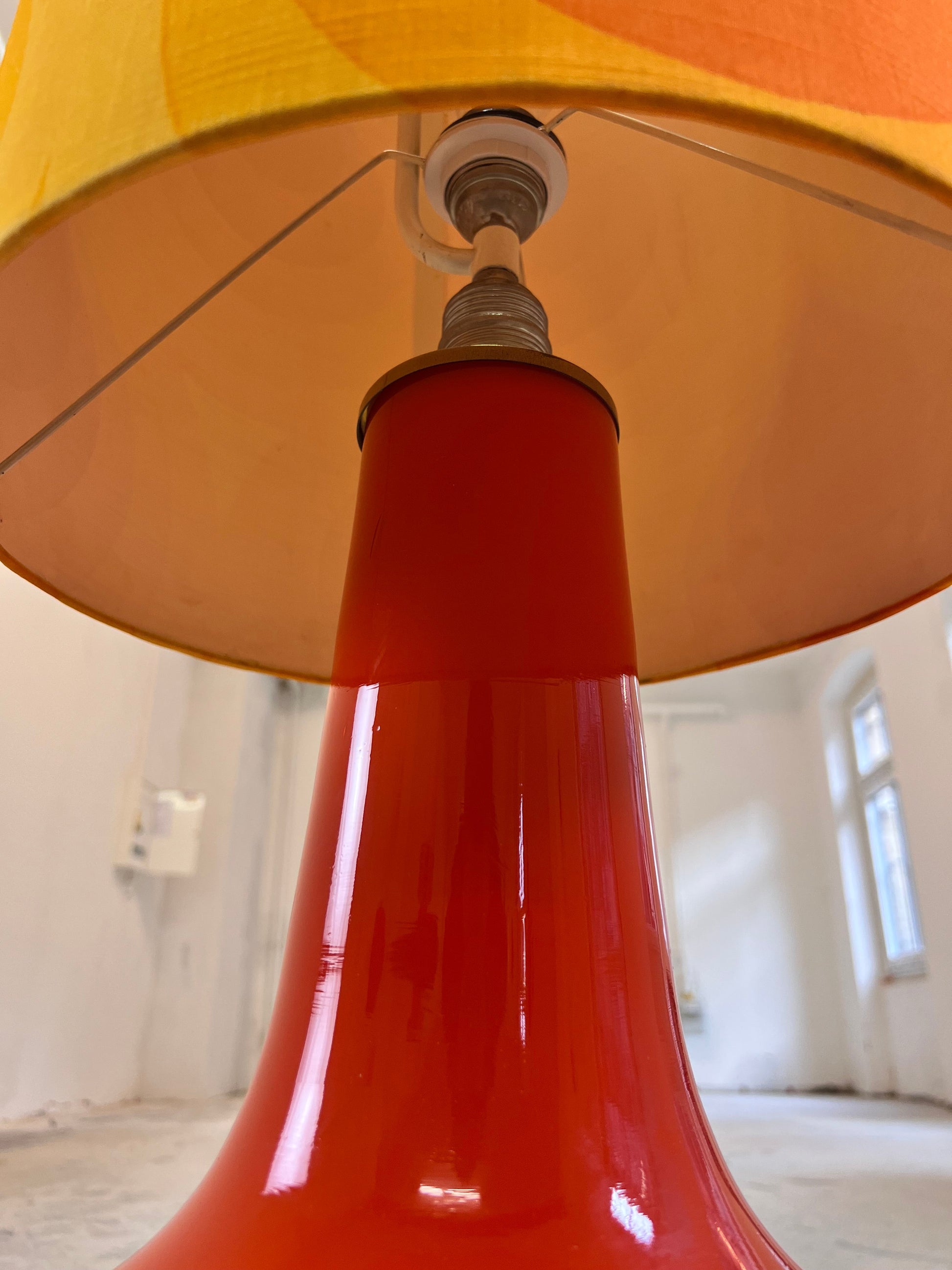 Vintage Stehlampe von Pako, orange Glasfuß, 70er Schirm E27