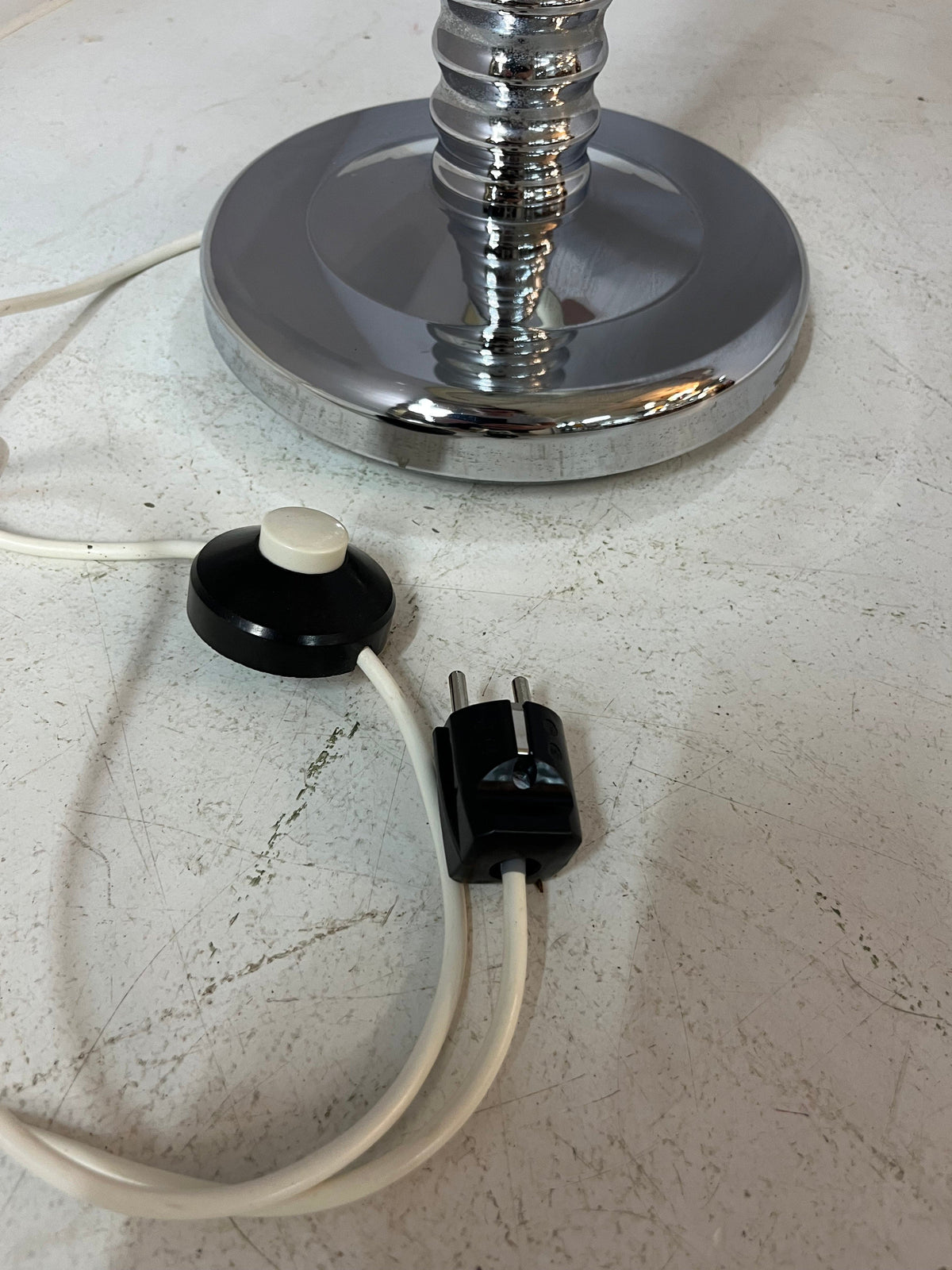 Stehlampe Chrom mit grauem Schirm