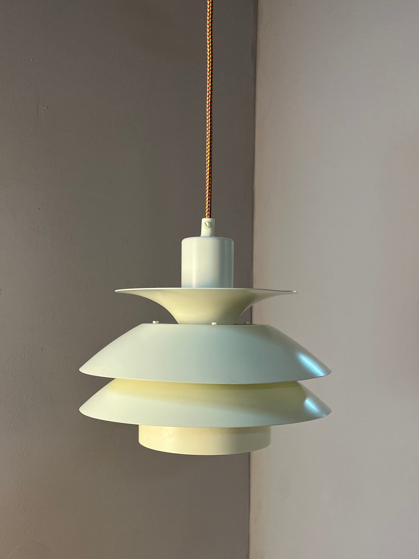 Vintage Lamellenlampe Modell 744 Weiß für Top Lamper E14