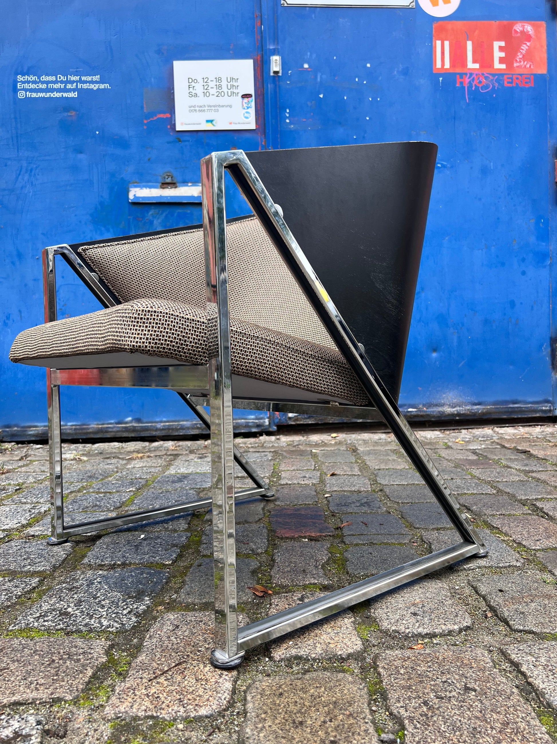 Sessel Mondi grau schwarz Chrom von Jouko Järvisalo für Inno Interior Oy