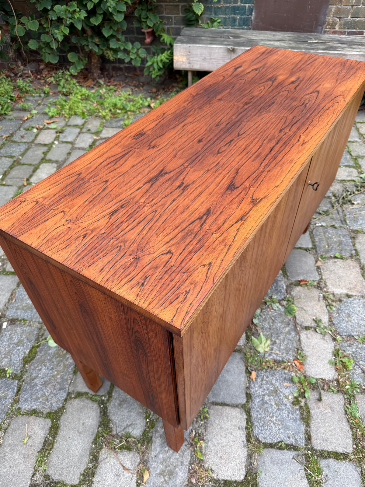 Vintage Sideboard mit Schloss aus Dänemark, Mid-Century