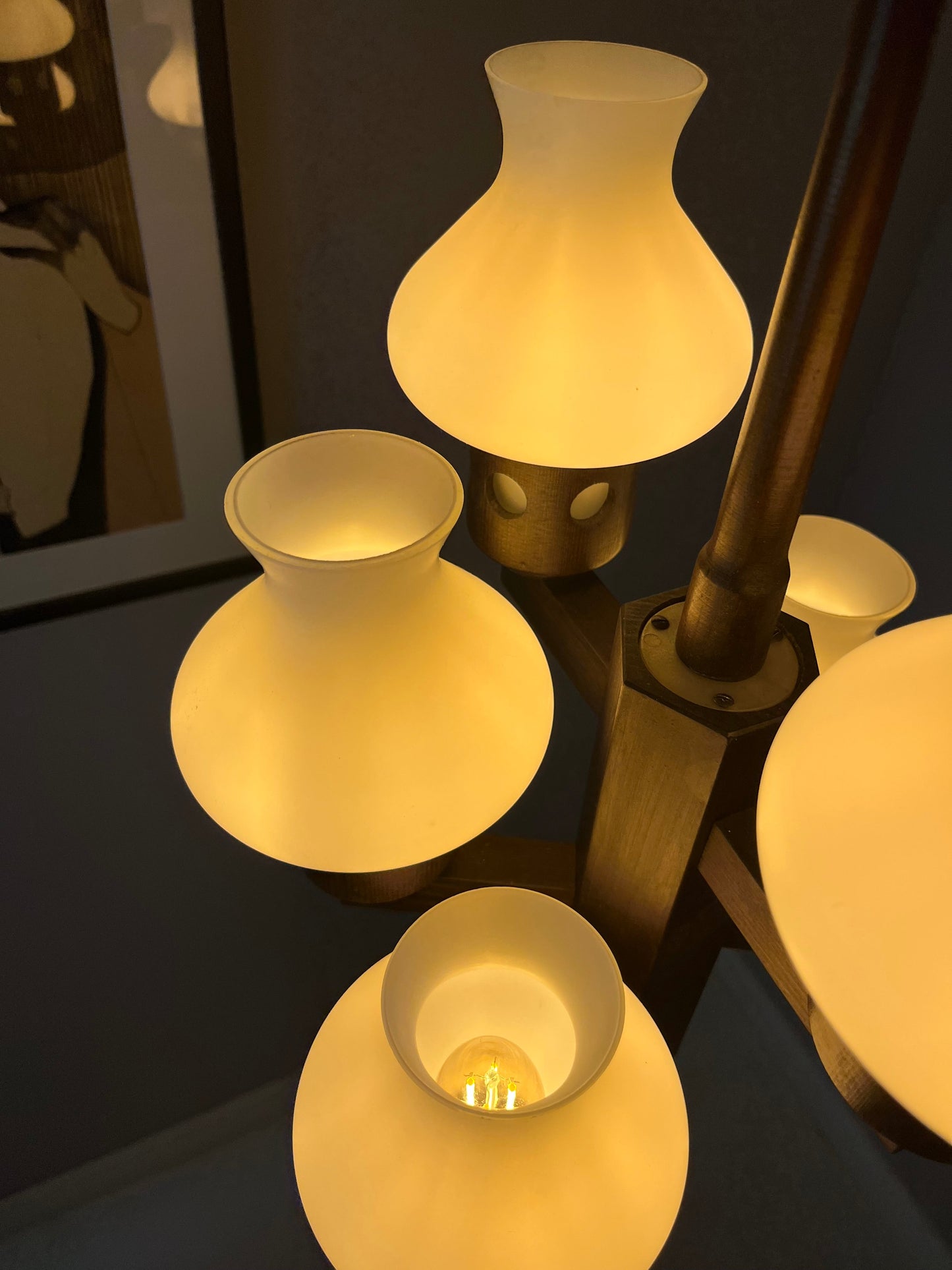 Vintage Kronleuchter dunkelbraun weiß Opalglas von Vitrika