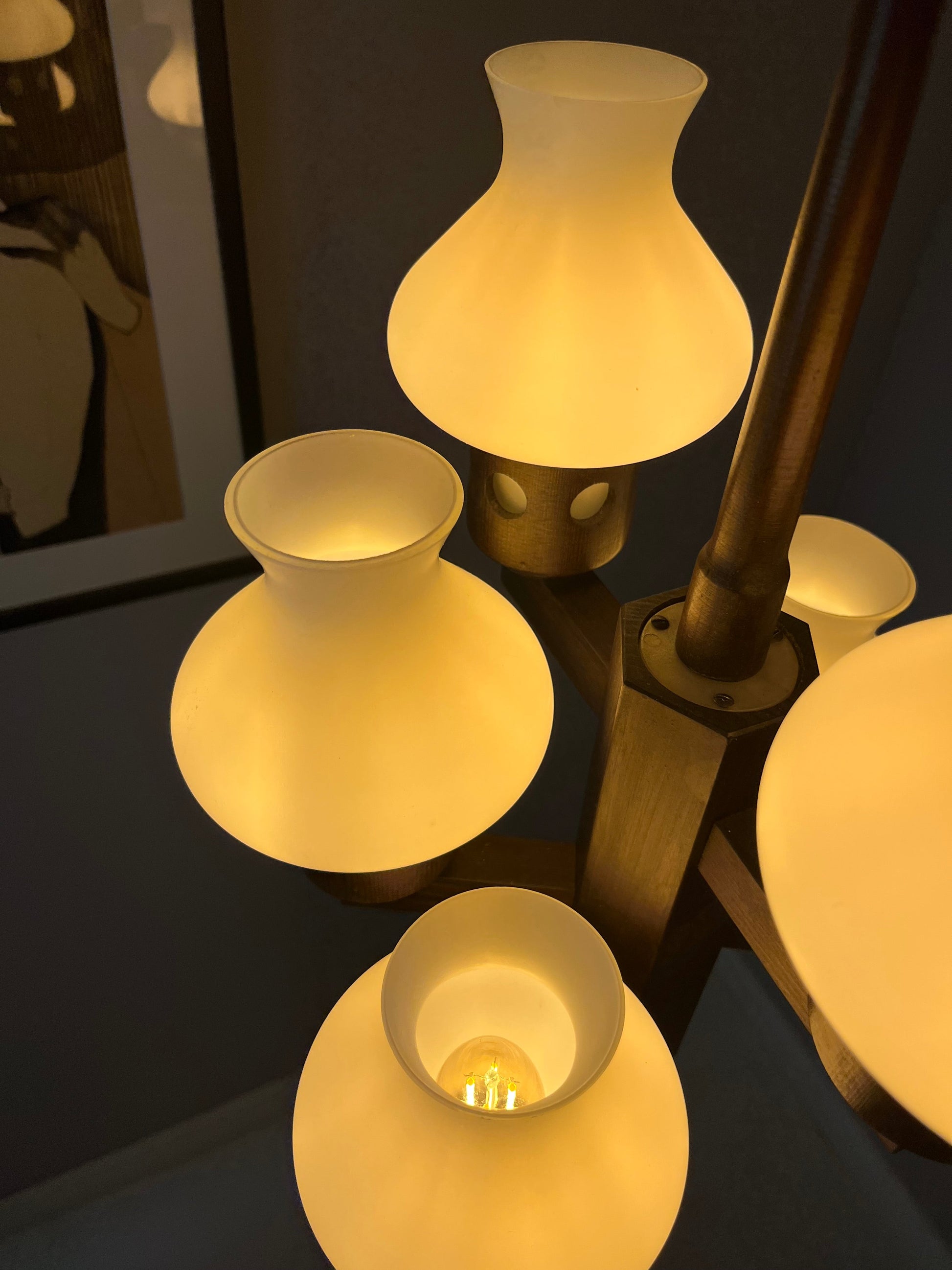 Vintage Kronleuchter dunkelbraun weiß Opalglas von Vitrika