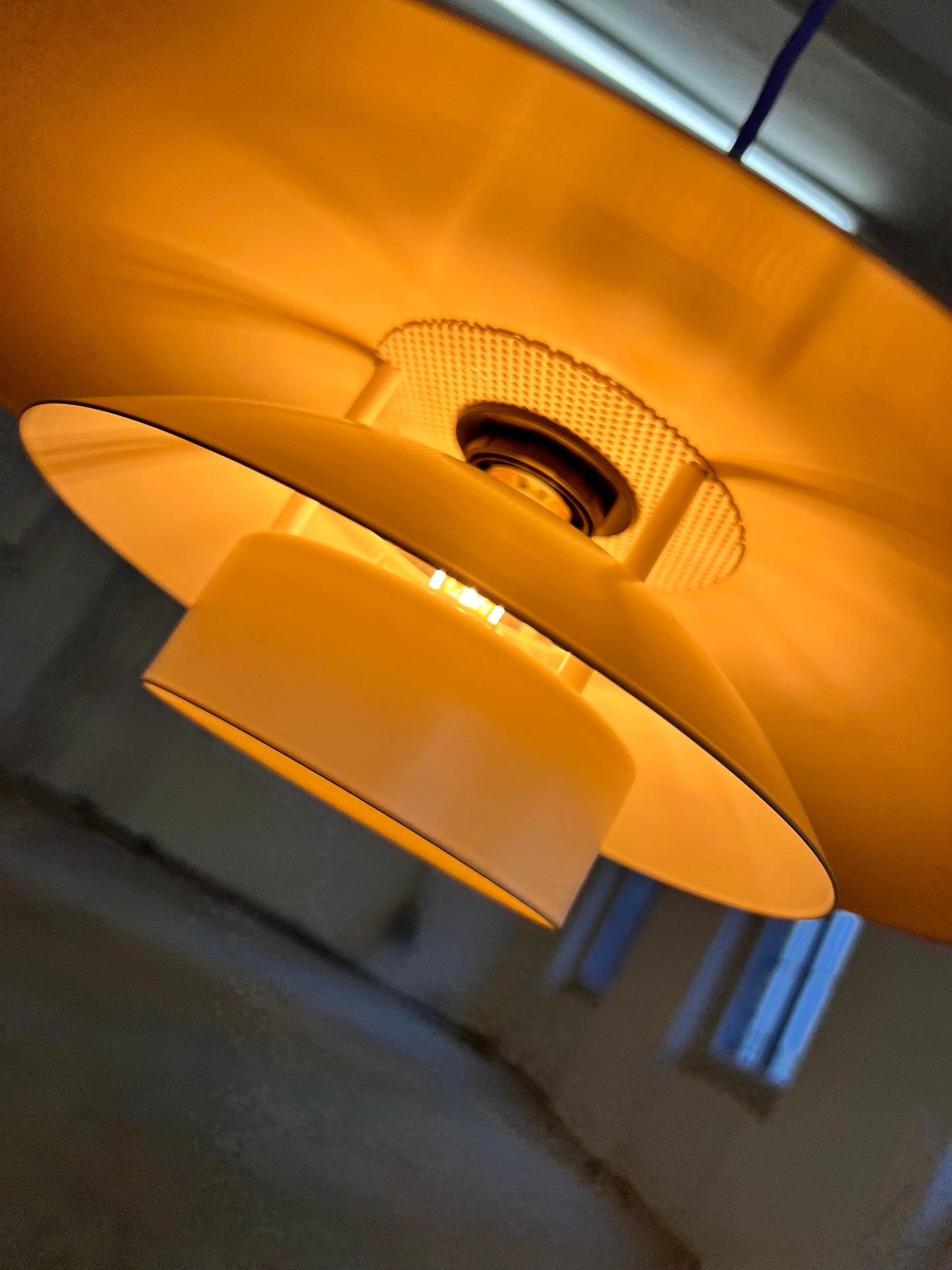 Vintage Hängelampe Leto für Top Lamper cremeweiß, silberner Kopfspiegel