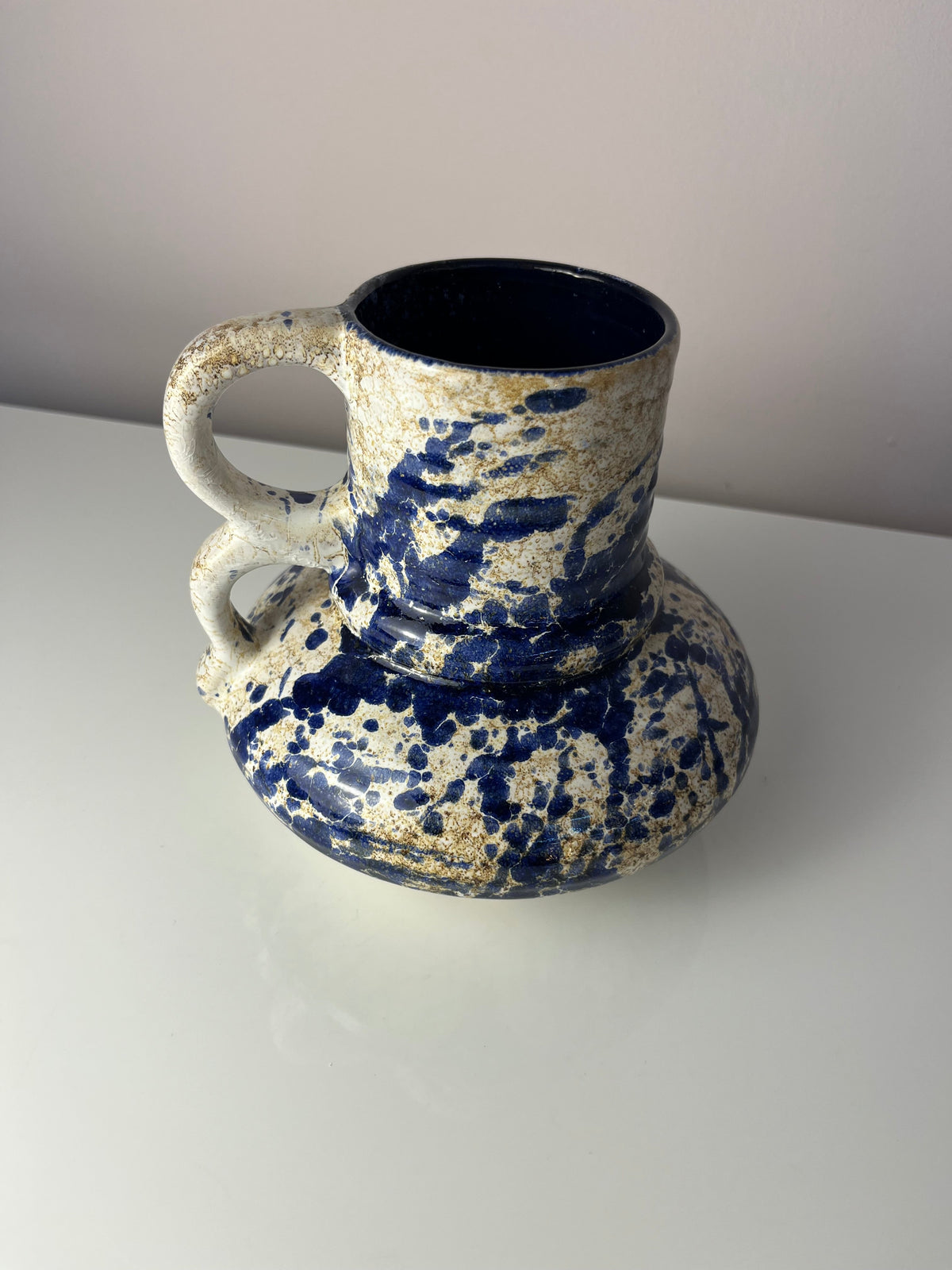 Vintage Karaffe blau gesprenkelt von Marei Keramik