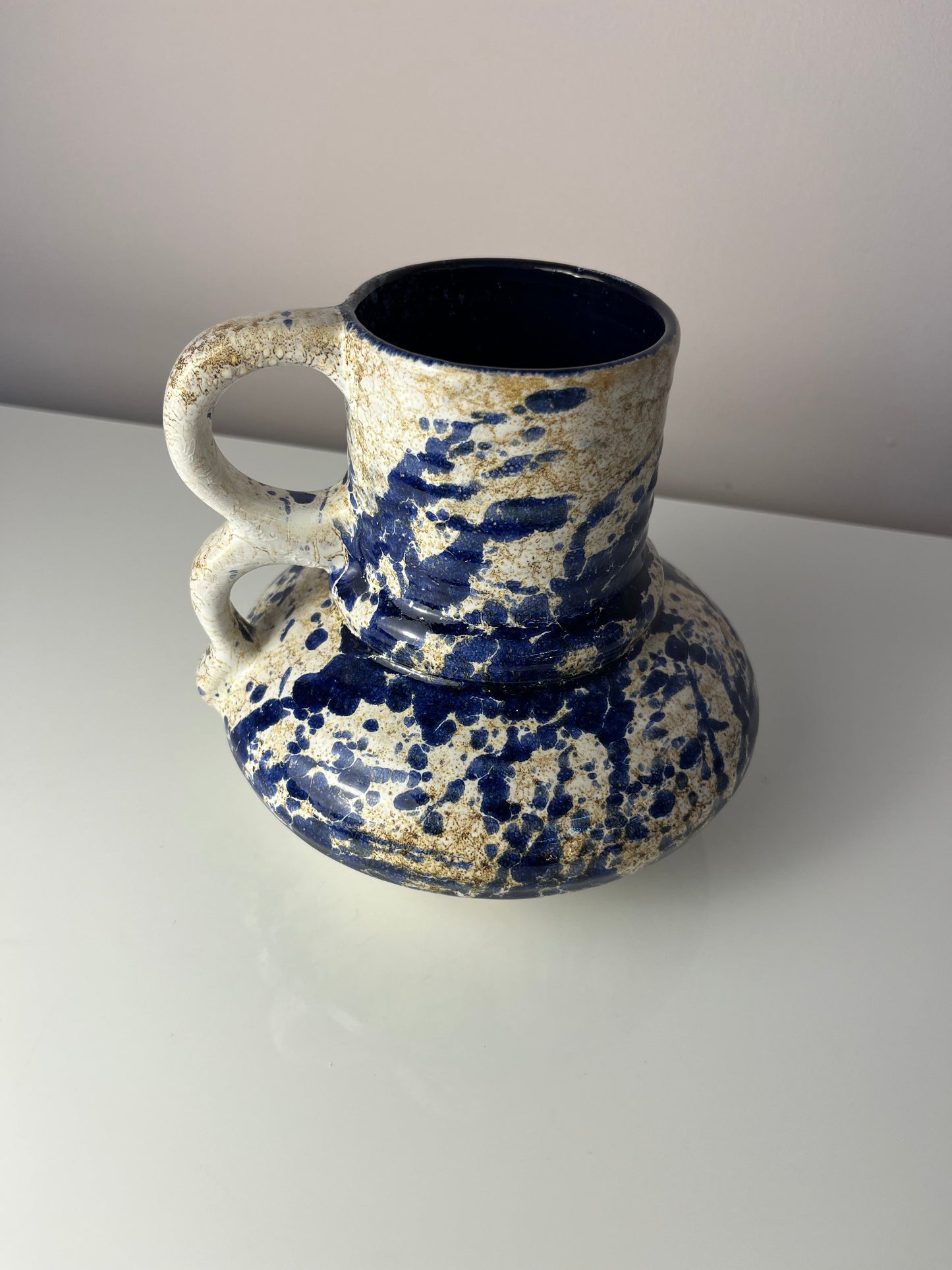 Vintage Karaffe blau gesprenkelt von Marei Keramik
