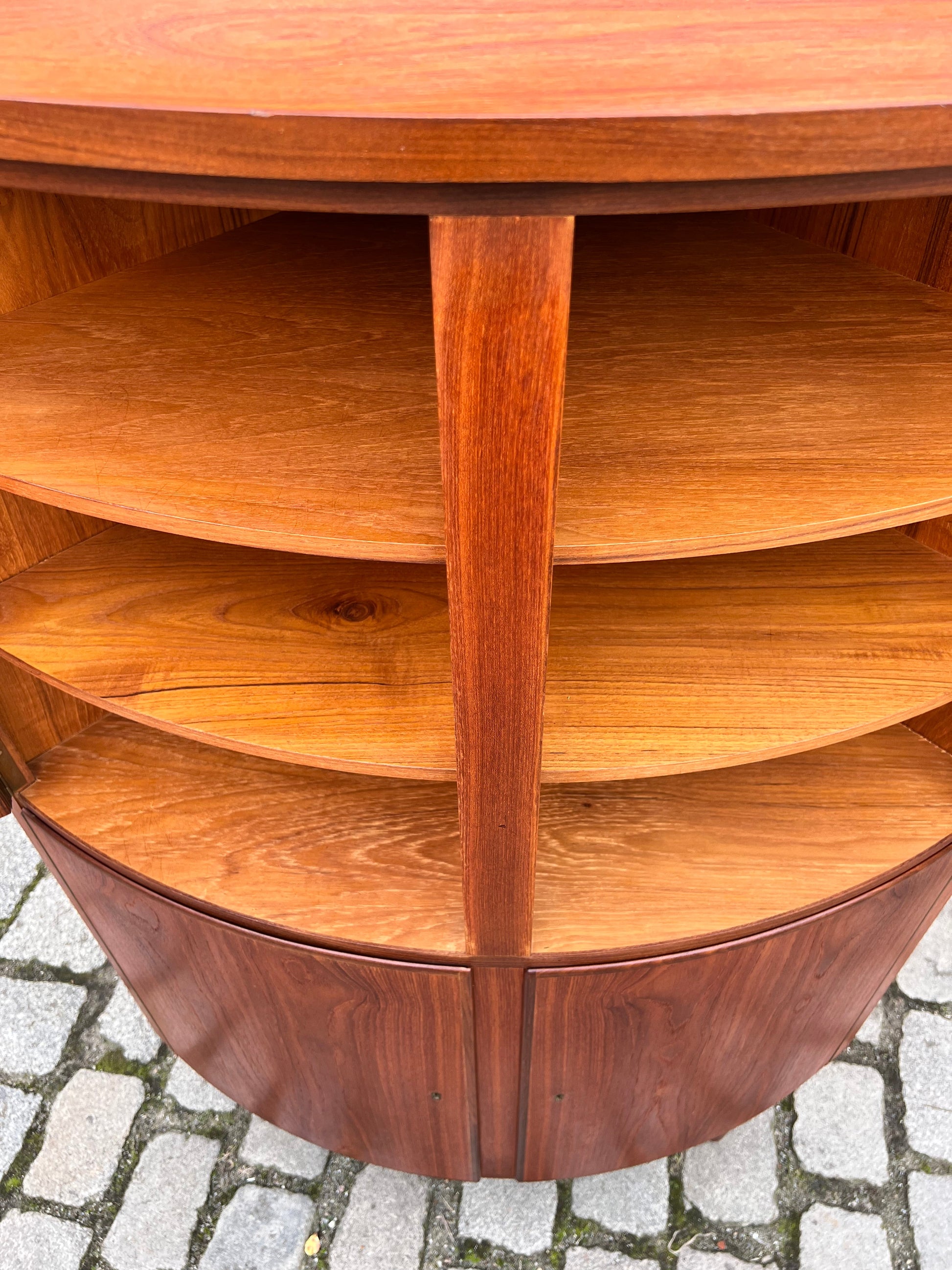 Vintage Eckschrank Teak mit Schloss aus Dänemark