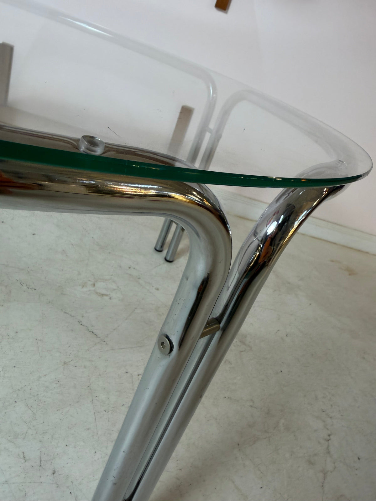 Vintage Couchtisch rund, Glas und Chrom, Space Age