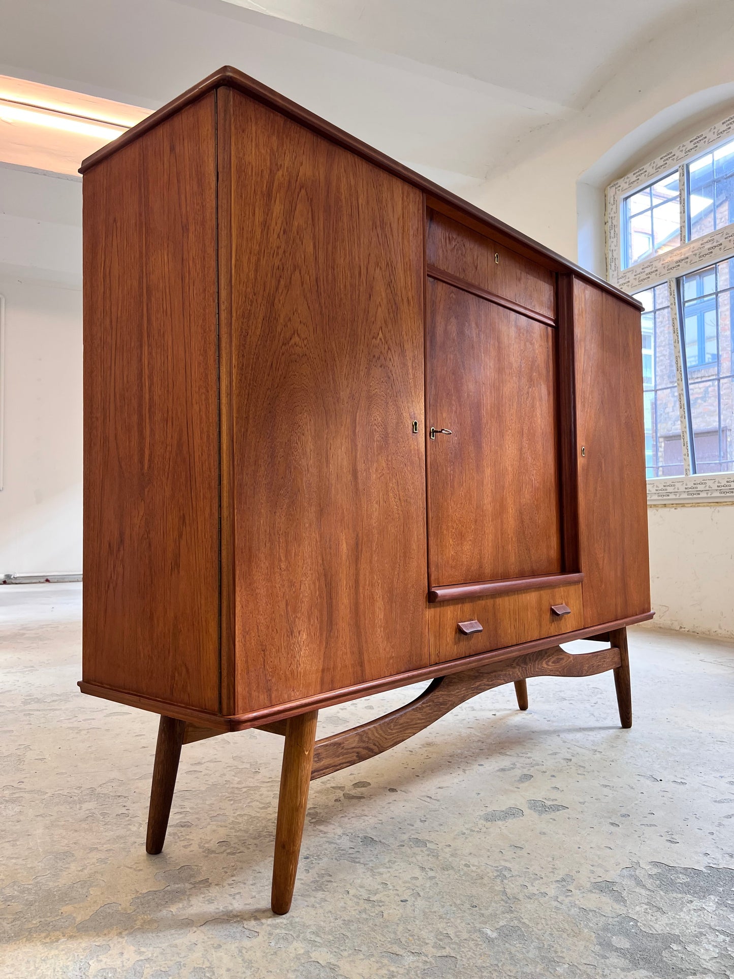 Vintage Kommode aus Teak aus Dänemark refurbished braun rotstichig Teakholz Metall