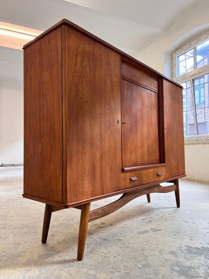 Vintage Kommode aus Teak aus Dänemark refurbished braun rotstichig Teakholz Metall