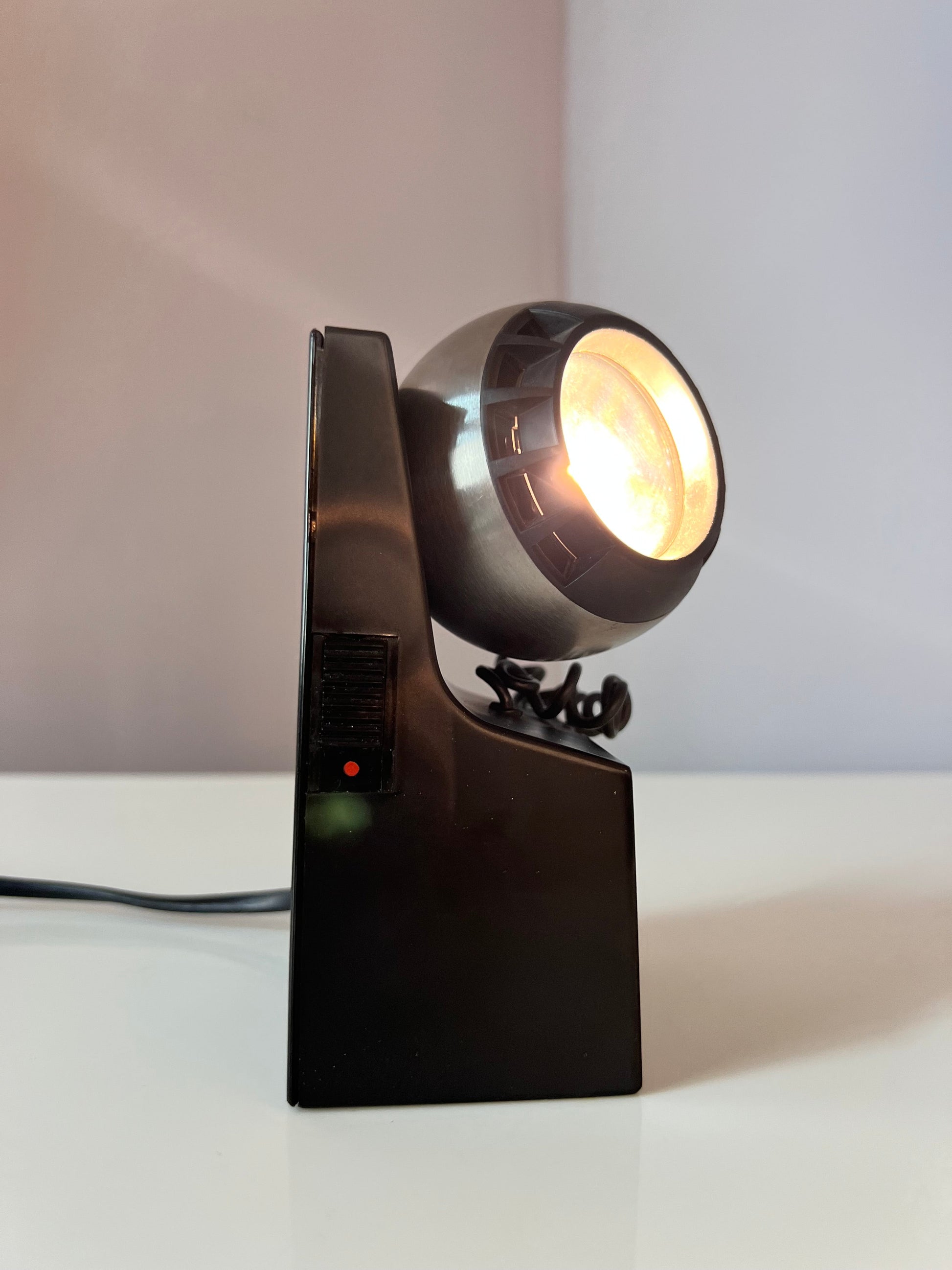 Tischlampe Modell 41701 schwarz silber Kugelkopf von Osram