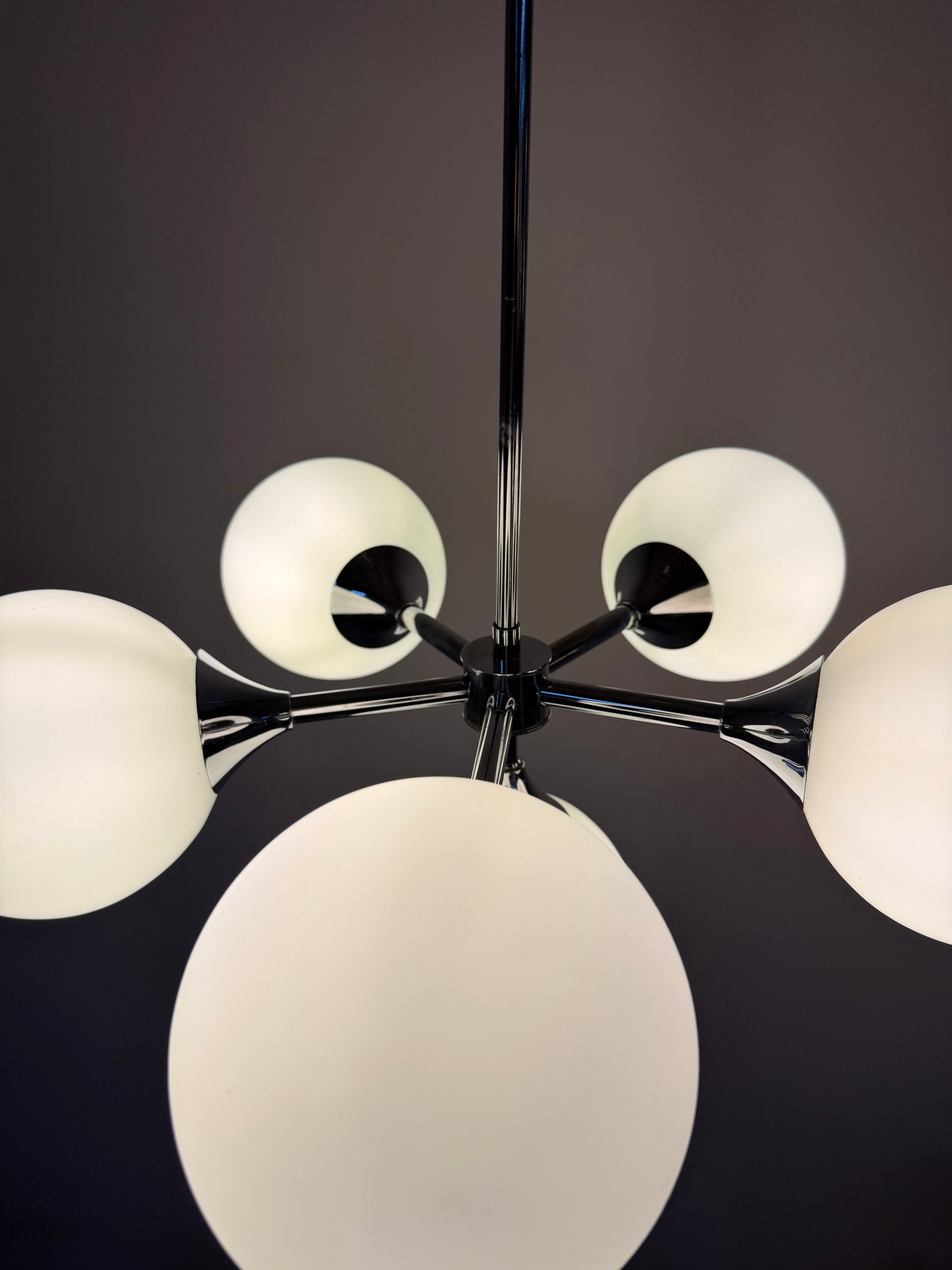 Vintage Sputnik Kronleuchter Chrom und Opalglas, 70er Jahre